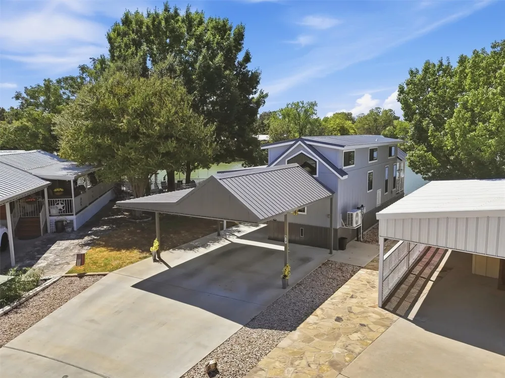 817 Brazos Harbor Circle Granbury, TX 76048
