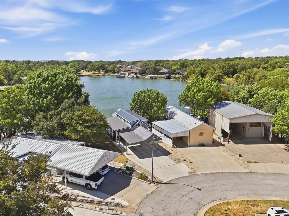 817 Brazos Harbor Circle Granbury, TX 76048