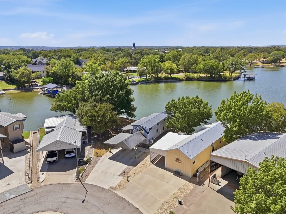817 Brazos Harbor Circle Granbury, TX 76048