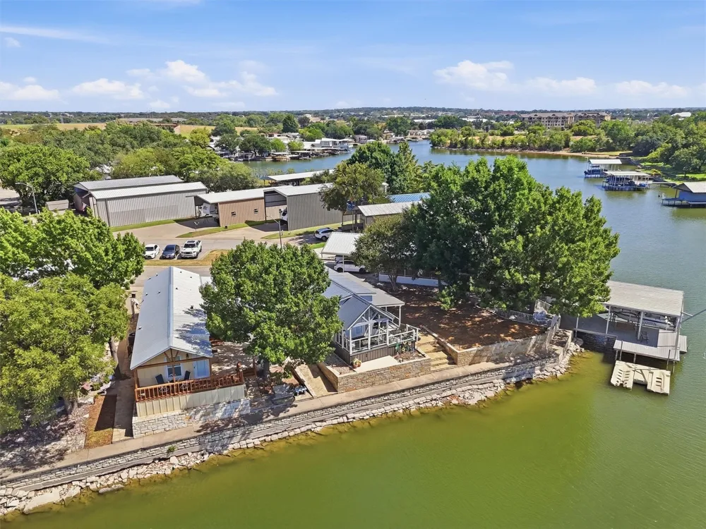 817 Brazos Harbor Circle Granbury, TX 76048