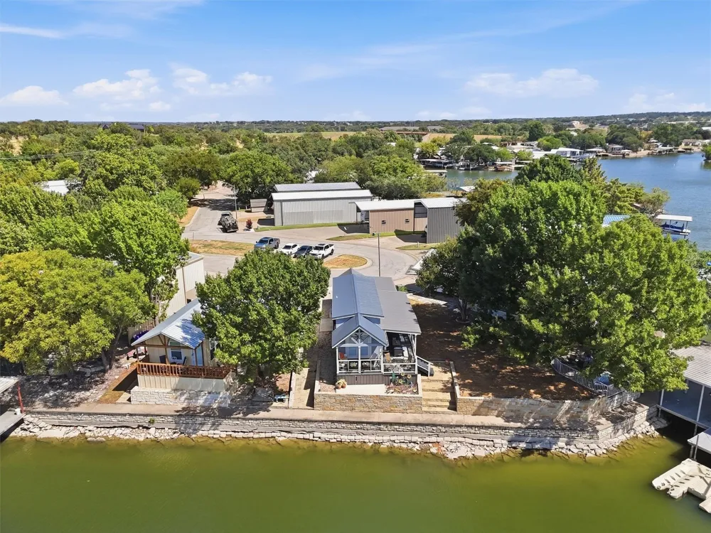 817 Brazos Harbor Circle Granbury, TX 76048