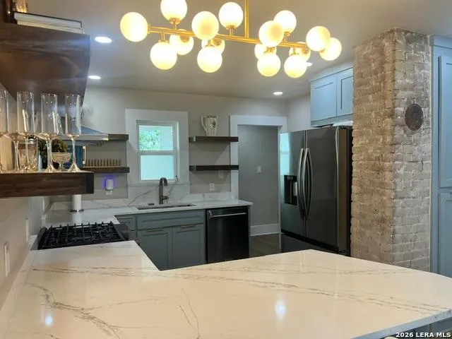 327 HALLIDAY AVE San Antonio, TX 78210