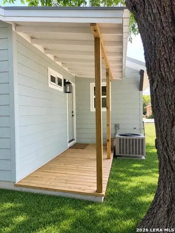 327 HALLIDAY AVE San Antonio, TX 78210