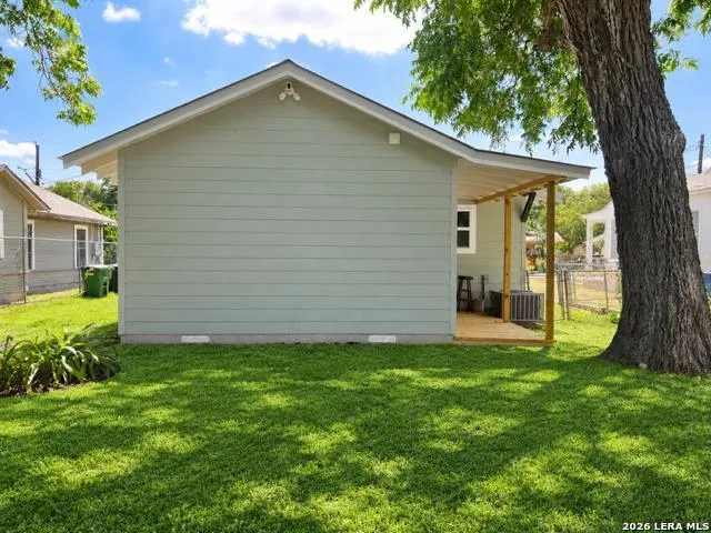 327 HALLIDAY AVE San Antonio, TX 78210