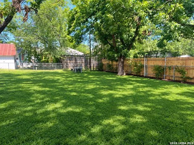 327 HALLIDAY AVE San Antonio, TX 78210