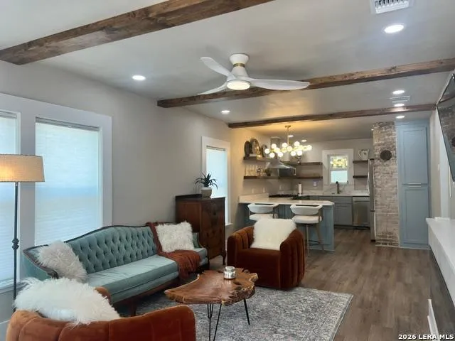 327 HALLIDAY AVE San Antonio, TX 78210