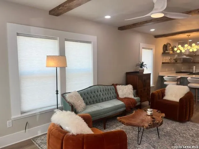 327 HALLIDAY AVE San Antonio, TX 78210