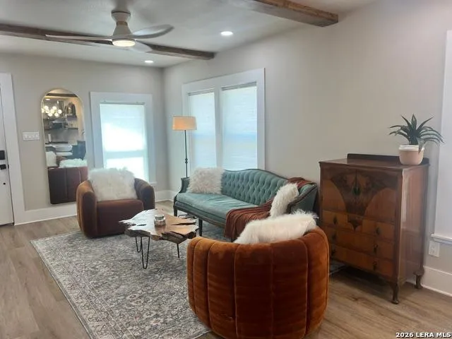 327 HALLIDAY AVE San Antonio, TX 78210