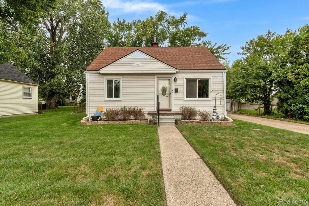 14951 Shirley Avenue Warren City, MI 48089