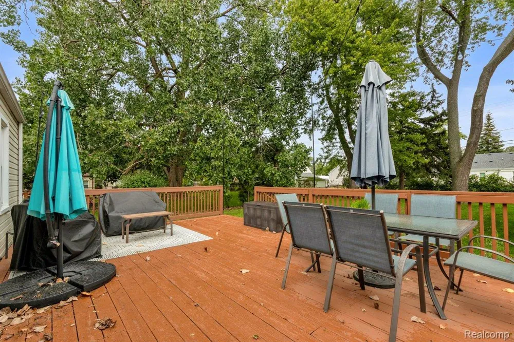 14951 Shirley Avenue Warren City, MI 48089