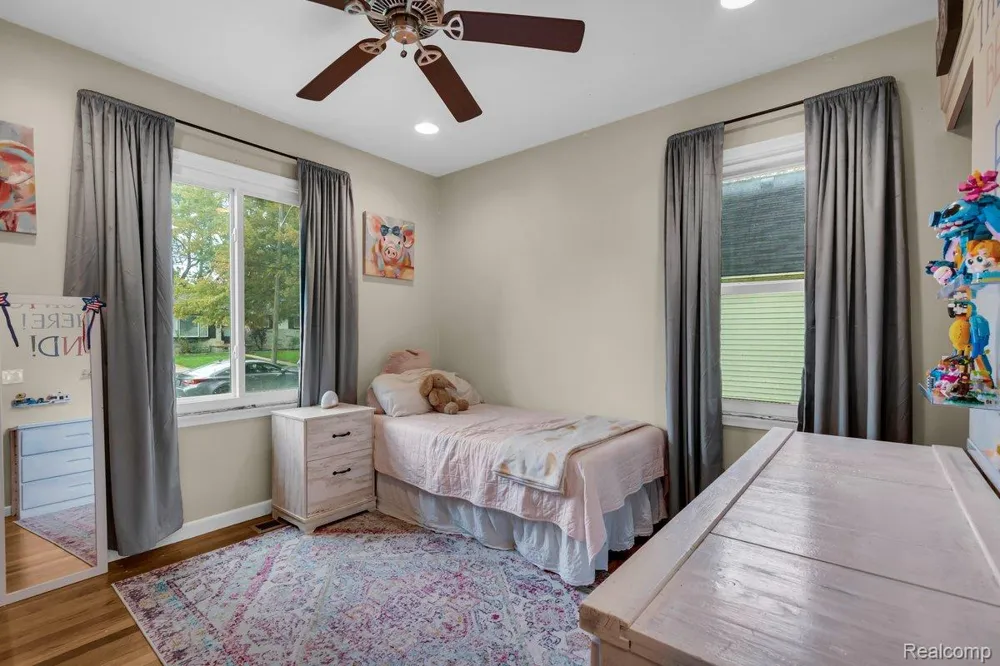 14951 Shirley Avenue Warren City, MI 48089