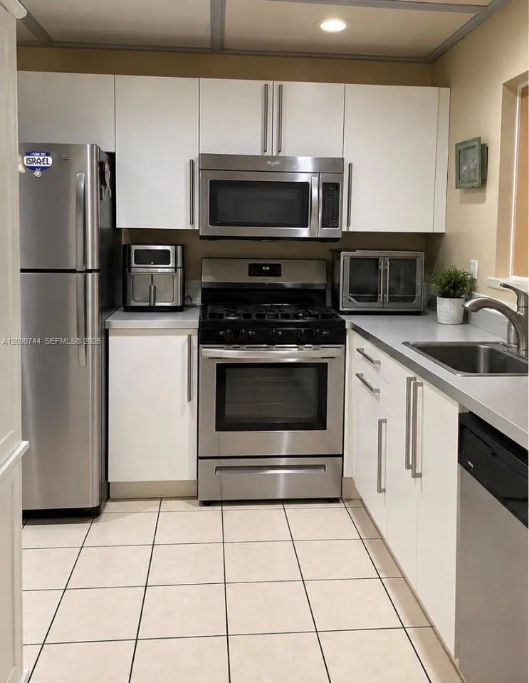 17901 NW 68th Ave #R105 Hialeah, FL 33015