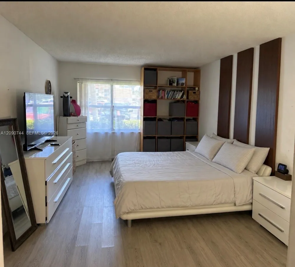 17901 NW 68th Ave #R105 Hialeah, FL 33015