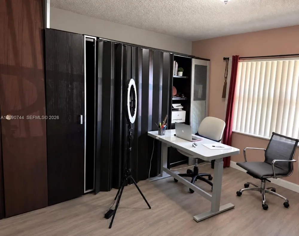 17901 NW 68th Ave #R105 Hialeah, FL 33015