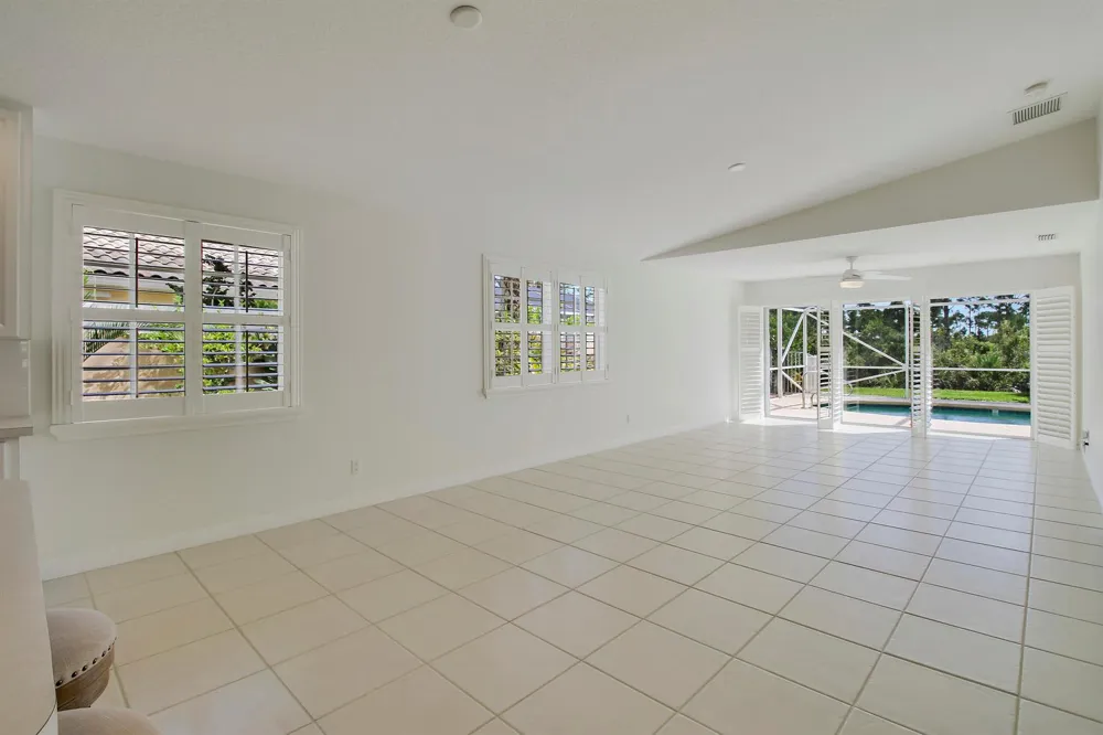 8863 SE Retreat Drive Hobe Sound, FL 33455