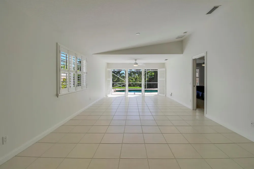8863 SE Retreat Drive Hobe Sound, FL 33455