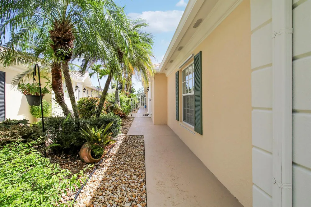 8863 SE Retreat Drive Hobe Sound, FL 33455