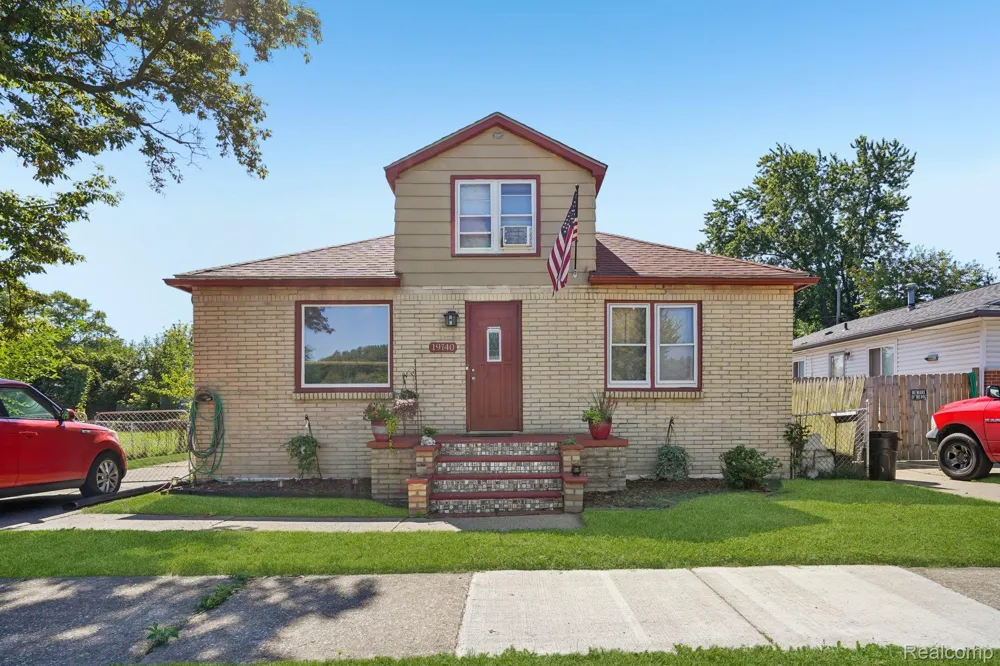 19740 Broadacres Street Clinton Charter Township, MI 48035