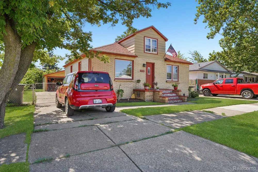 19740 Broadacres Street Clinton Charter Township, MI 48035