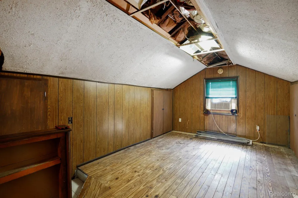 19740 Broadacres Street Clinton Charter Township, MI 48035