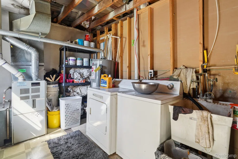 19740 Broadacres Street Clinton Charter Township, MI 48035