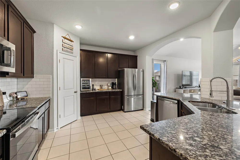 521 Hendelson Lane Hutto, TX 78634