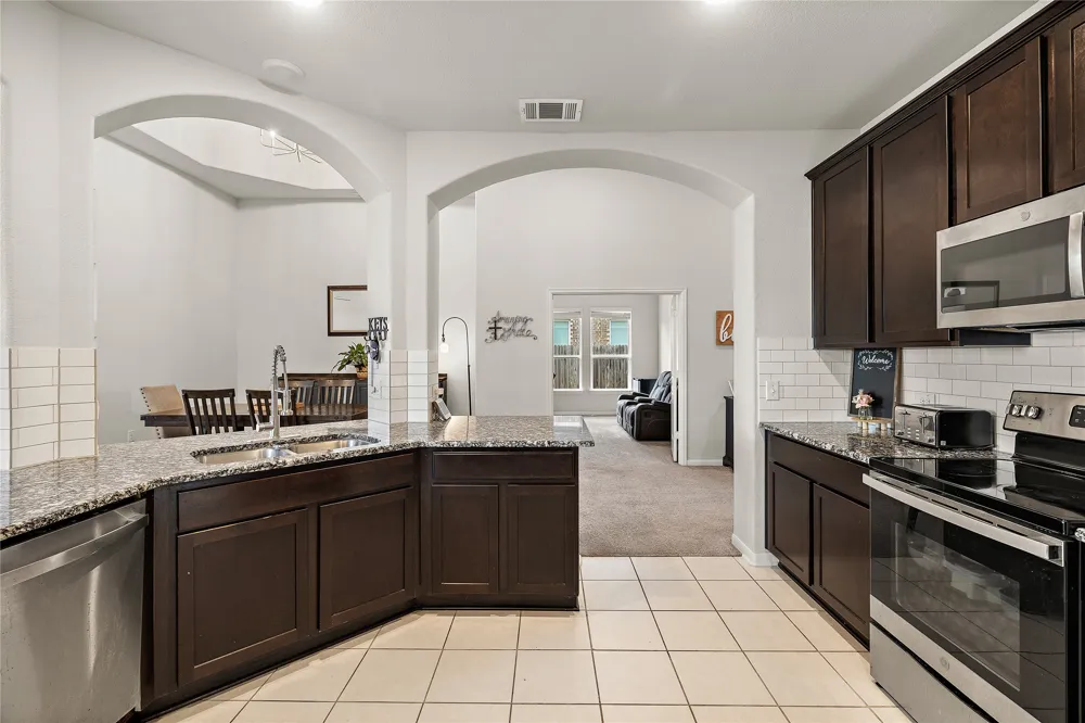 521 Hendelson Lane Hutto, TX 78634