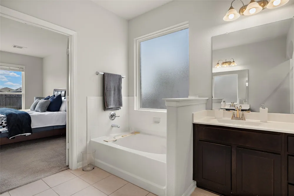 521 Hendelson Lane Hutto, TX 78634