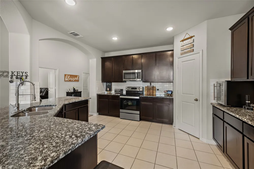 521 Hendelson Lane Hutto, TX 78634