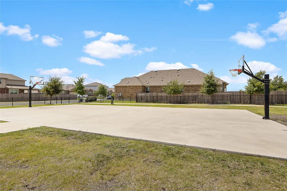521 Hendelson Lane Hutto, TX 78634