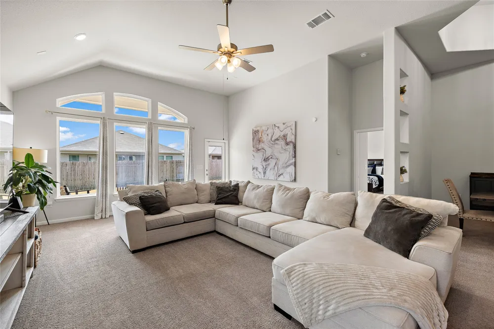 521 Hendelson Lane Hutto, TX 78634