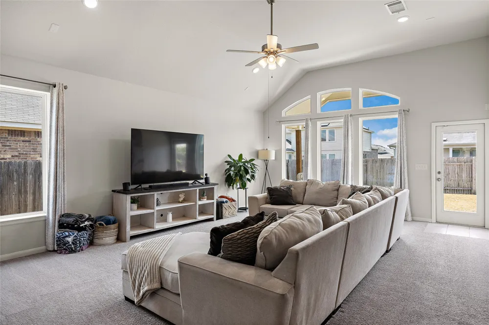 521 Hendelson Lane Hutto, TX 78634