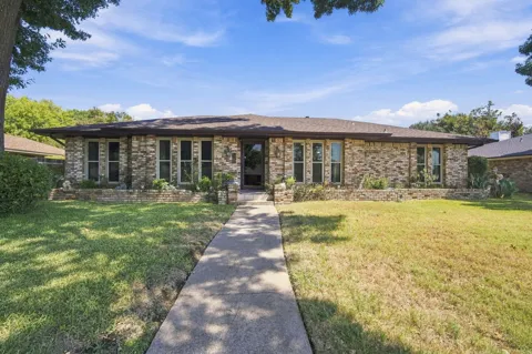 1030 Shadywood Lane
