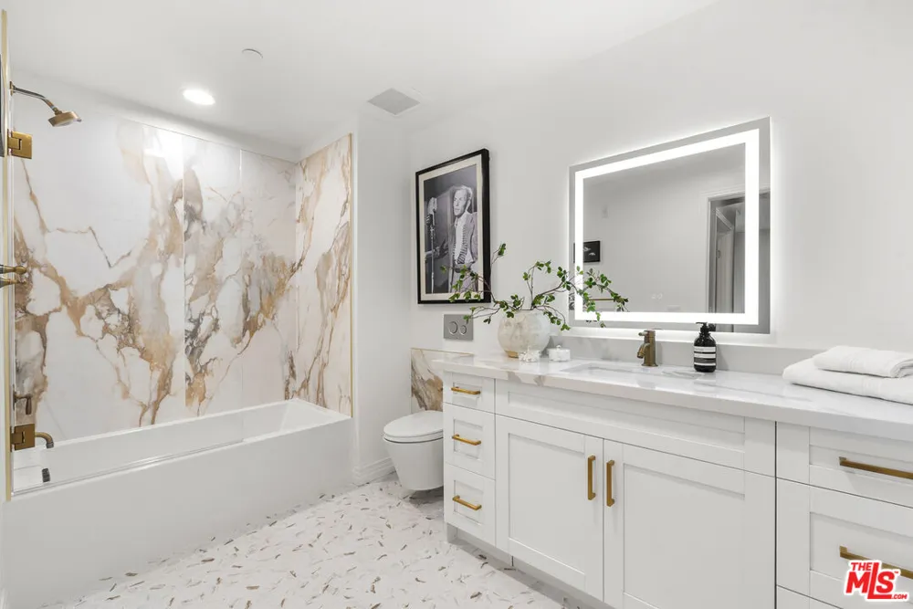 7428 Santa Monica Boulevard West Hollywood, CA 90046