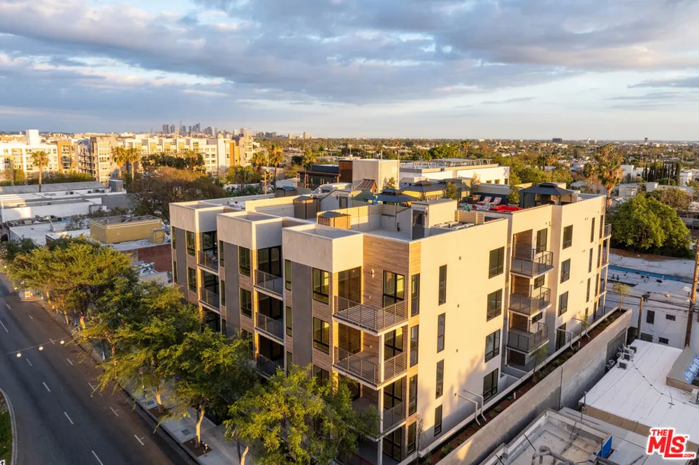 7428 Santa Monica Boulevard West Hollywood, CA 90046