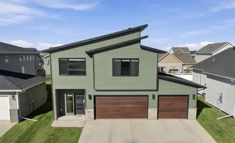 7327 Madelyn Lane S