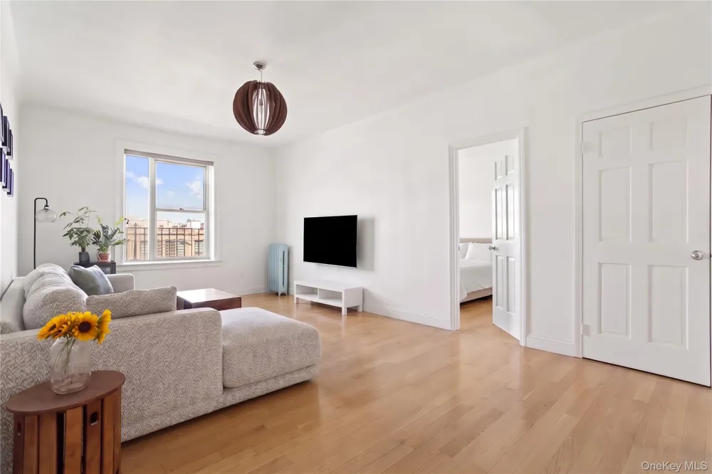 45-08 40th #C44 Sunnyside, NY 11104