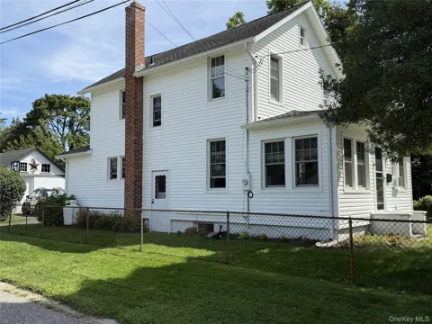 992 Roanoke Avenue