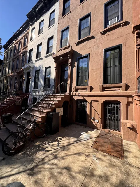 887 Lafayette Avenue