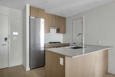 131-02B 40th Road #15U