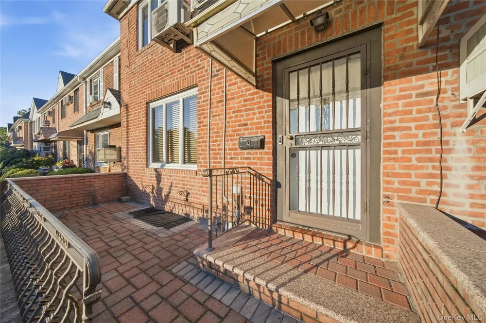 61-17 81st Street Middle Village, NY 11379