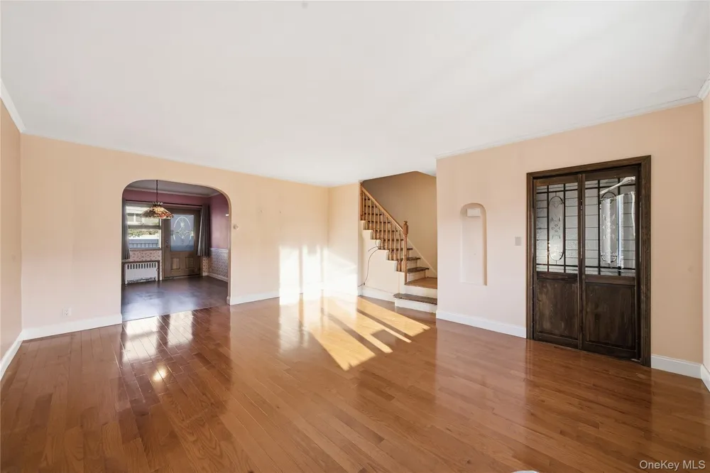 61-17 81st Street Middle Village, NY 11379