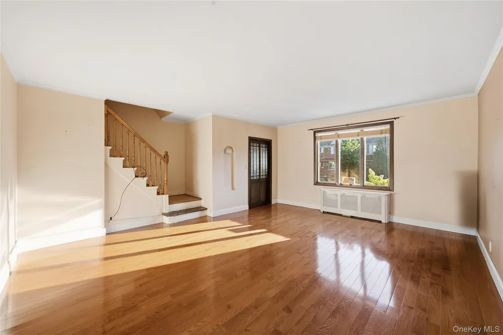 61-17 81st Street Middle Village, NY 11379