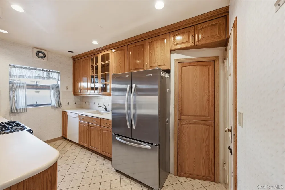 61-17 81st Street Middle Village, NY 11379