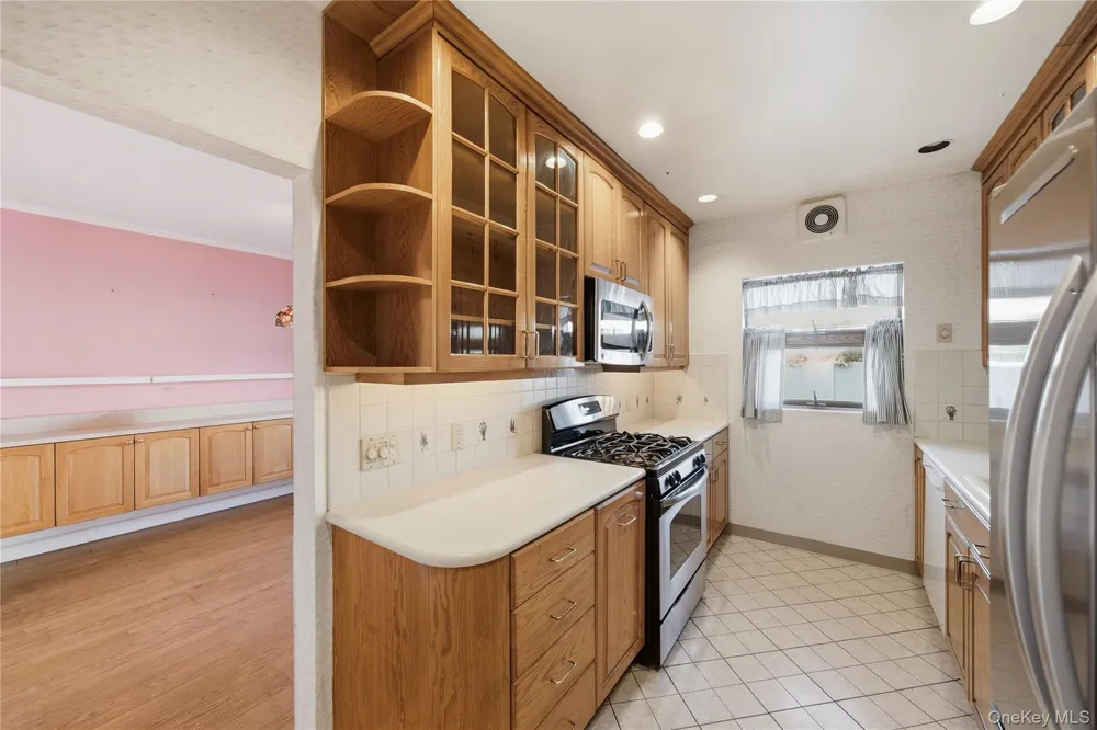 61-17 81st Street Middle Village, NY 11379