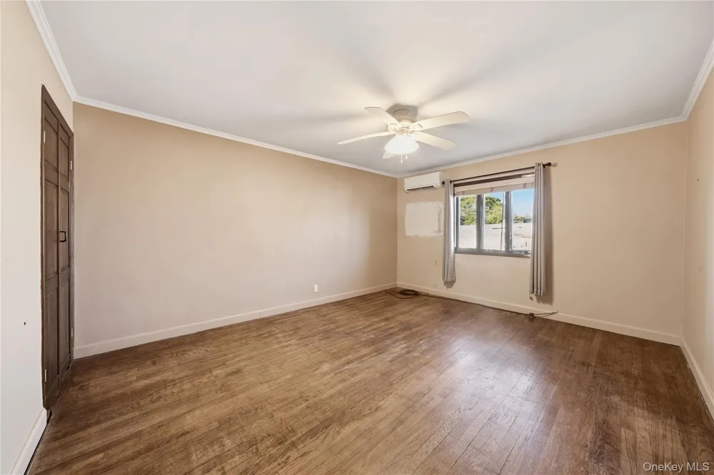 61-17 81st Street Middle Village, NY 11379