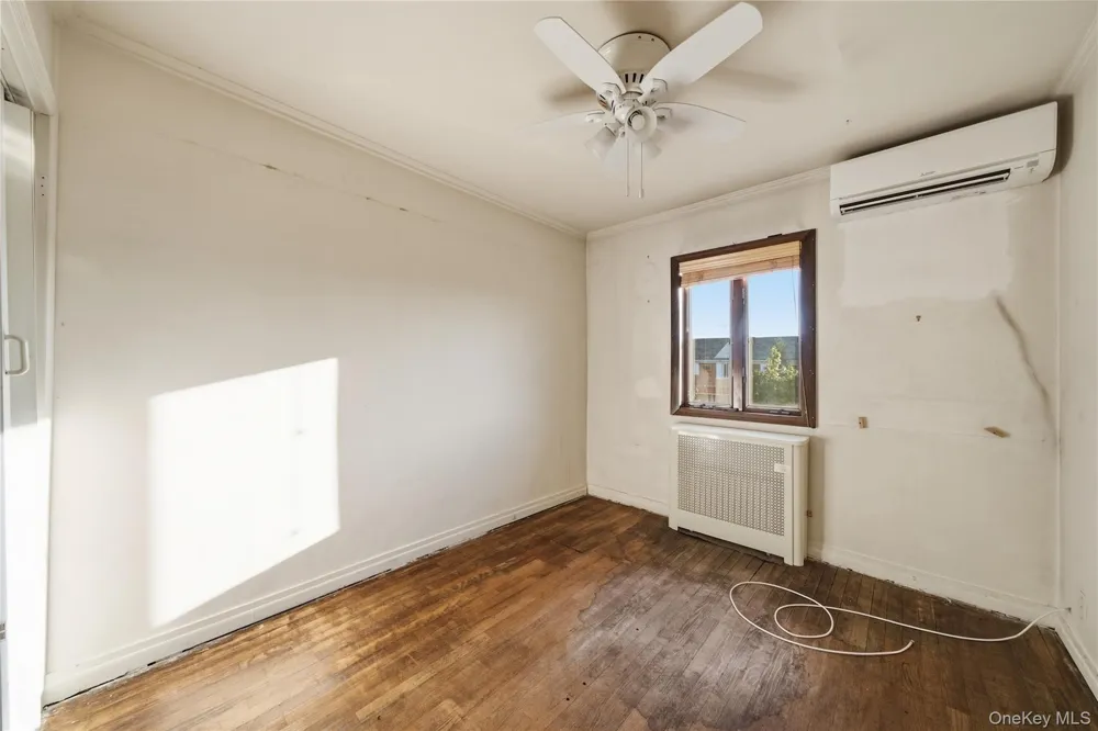 61-17 81st Street Middle Village, NY 11379