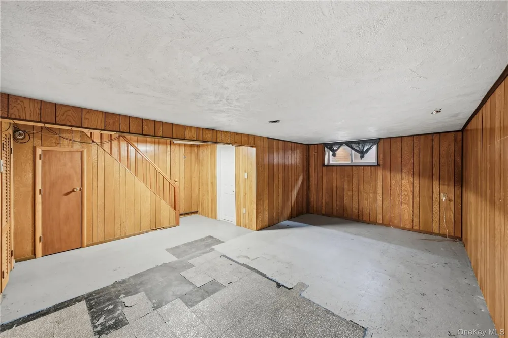 61-17 81st Street Middle Village, NY 11379
