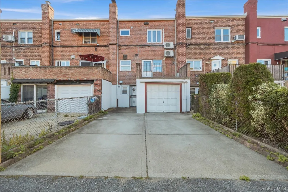 61-17 81st Street Middle Village, NY 11379