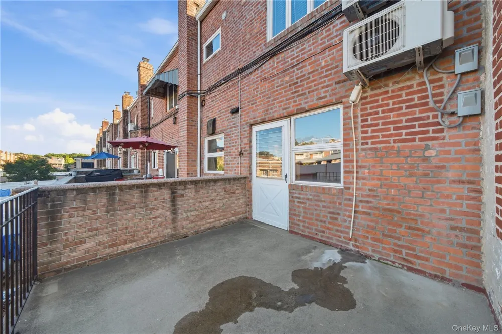 61-17 81st Street Middle Village, NY 11379